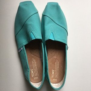 Toms shoes size 9.5